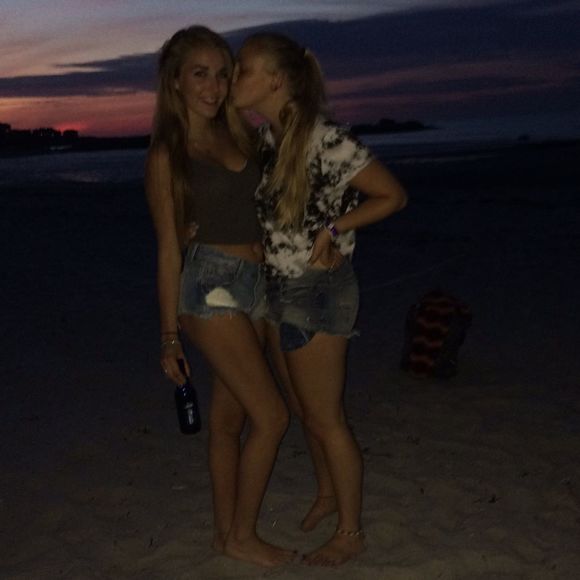 Meet your Posher, Isabella - Picture 1 of 1